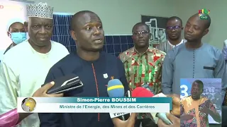 Le Ministre de l’Energie visite Faso Energie spécialisée dans la fabrication des plaques solaires