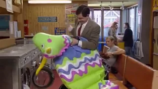 Tiệm giặt là tự động dùng đồng xu ( coin ): Mr Bean đi giặt quần sịp