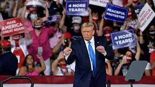 Donald Trump pulls out the dance moves at Florida rally