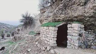 Construction of a shelter with a beautiful stone and wood design