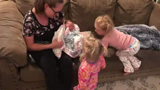 Sisters see new baby for the first time