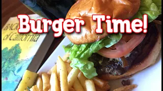 Burger Time! / @motogeo