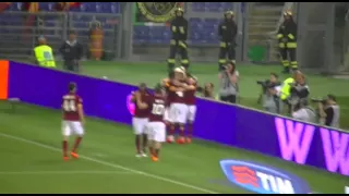 Roma-Udinese, l'esultanza di Torosidis dopo il gol del 2-1