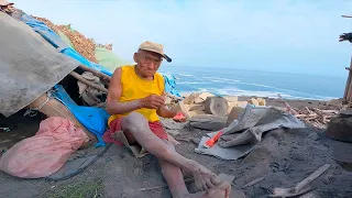 EL HOMBRE QUE VIVE SOLO EN MAR - El Tío Adrián 80 años