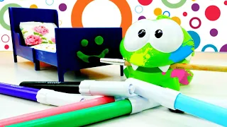 Om Nom hace reforma en su casa. Juguetes para bebés. Vídeos para niños pequeños