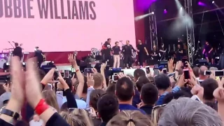 Robbie Williams - Strong - ONE LOVE MANCHESTER (HQ)