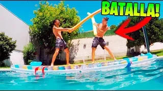 BATALLA DE GLADIADORES EN LA PISCINA !! ME ENFRENTO A LA NEW LEVEL EN RETOS DE PISCINA !! Makiman