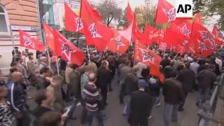 Opposition leaders amongst thousands protesting against Putin