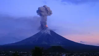 Spectacular time-lapse of Mayon volcano eruptions