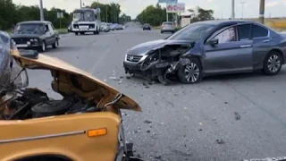 ВАЗ взял на таран Хонду - видео жуткого ДТП в Бердянске