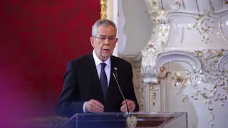 Mahnende Rede von Van der Bellen vor der Angelobung