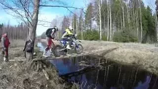 How to cross a ditch and afterwards let your dirt bike drown in it