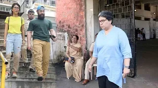 Aamir Khan IGN0RE$ Ex-Wife Reena Dutta In Front of Wife Kiran Rao Outside Voting centre In Mumbai