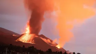 El volcán de La Palma cumple dos meses: así ha sido su evolución en vídeo