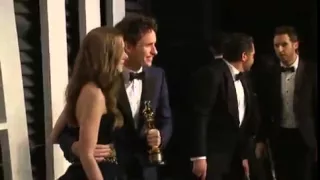 Eddie Redmayne shows off Oscar at Vanity...