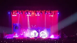 Alice Cooper   roses in white laces   10-09-2019  Torino