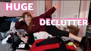 GETTING RID OF HALF MY CLOTHES | HUGE CLOTHING DECLUTTER | VLOGMAS 2018