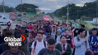 Hundreds join large migrant caravan seeking to reach US border