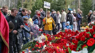 Возложение цветов у Вечного огня ФК «Томь»