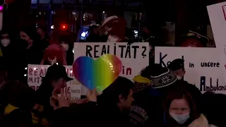 Protestaktion gegen „Corona-Spaziergang“ in Köln