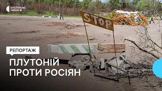 Як росіяни окопалися в радіоактивному "Рудому лісі" біля Чорнобиля