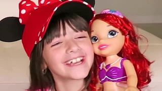 ABRINDO BRINQUEDOS DA DISNEY (COM ANNA GIGANTE EM PORTUGUÊS)