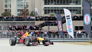 Daniel Ricciardo brings F1 to the offices of ExxonMobil