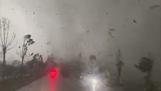 Monstrous scenes of chaos in China! A powerful tornado hit Jiangsu province!