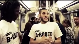 Un rappeur lâche un freestyle de fou dans le métro