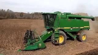 John Deere 9500 Combining Soybeans