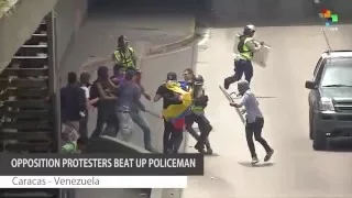 Opposition Protesters in Caracas Beat up Police Officer