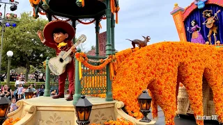 NEW! Magic Happens Disneyland Parade - COCO & Moana floats