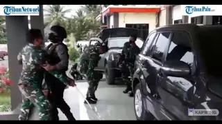 Detik-detik TNI Bawa Senpi Laras Panjang di Mapolres Banggai