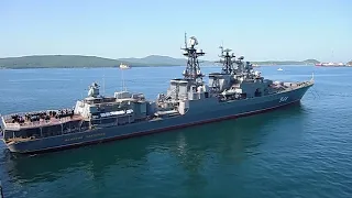 БПК "Адмирал Пантелеев", подъём флага.