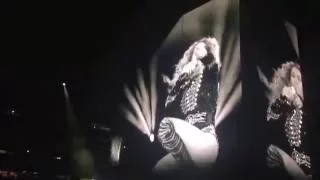 Beyoncé sings The Beautiful Ones (Prince Tribute) at Soldier Field in Chicago, IL 5/28/16