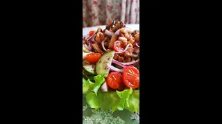Салат из морского коктейля/ The seafood cocktail salad #Shorts