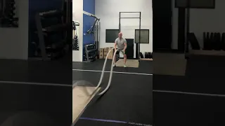 Battle Rope (double arm wave)