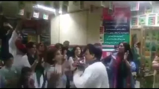 Pakistani Aunty Dance on Laila Main Laila Amazing