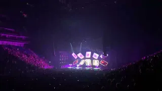 Stromae - Alors on danse (live Québec City) 11/12/22