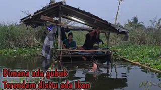 CAMP FISHING Ep.258 sedikit ketakutan bermalam di gubuk ini jika air terus meluap