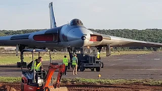 Recovering Vulcan XM655 At Wellesbourne Airfield