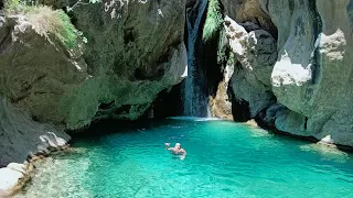 Río Verde 🌊 Otívar Paraíso de las aguas esmeraldas en Andalucía #visitspain #granada #andalucía