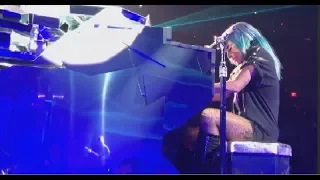 Lady Gaga Cry Singing ''Shallow'' in Las VEGAS Enigma (TRADUÇÃO)