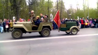 9 мая 2016 город Томск парад ретро-военной техники .