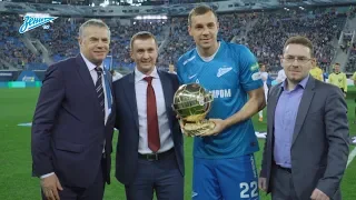 Артем Дзюба получил приз лучшему игроку 2018 года