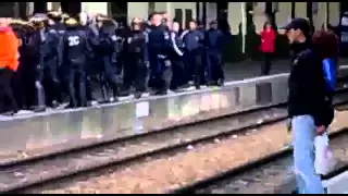 Supporter Parisien s'enflamment seul face a un groupe de Marseillais a la gare de Lyon !