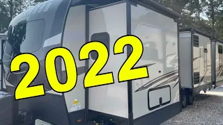 New 2022 FOREST RIVER ROCKWOOD SIGNATURE 8336BH Travel Trailer w/ Bunk Beds Dodd RV Solar Auto Level