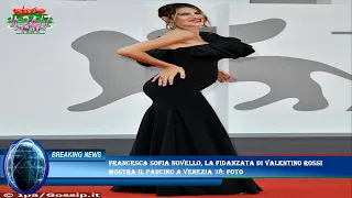 Francesca Sofia Novello, la fidanzata di Valentino Rossi  mostra il pancino a Venezia 78: foto