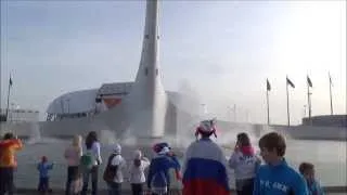 Sochi 2014. Олимпийский парк. Танцующие фонтаны у Олимпийского огня.