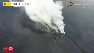 13/11/2021 Depósitos de azufre en la parte alta de la ladera del cono. Erupción La Palma IGME